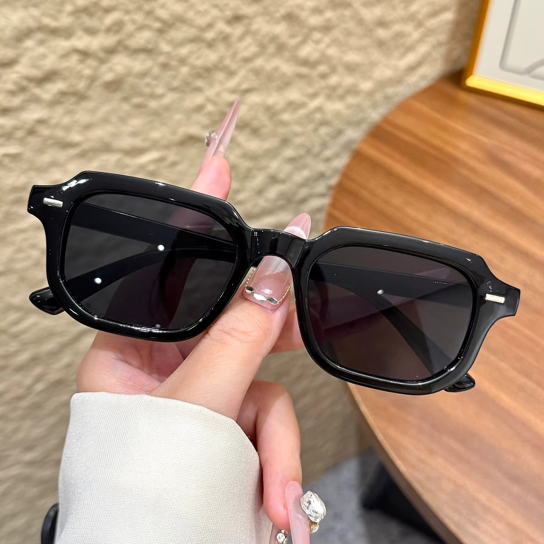 1 Stück klassische kleine quadratische Sonnenbrille für Damen und Herren, hochwertige Sonnenbrille für Reisen und Autofahren, Bonbonfarbene Gläser