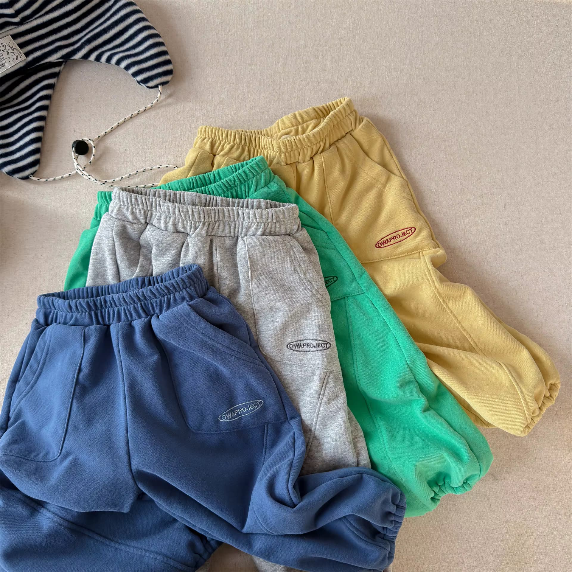 2026 Frühling Neue Kinder Loose-Fit Jogginghose für Jungen und Mädchen mit Schriftzug, Lässige Baumwollhose, Modische Kinderkleidung