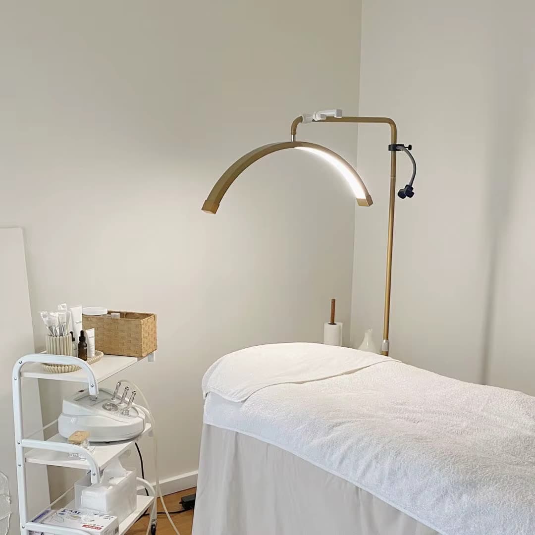 Hot 28inch Golden Half Moon Light Professional Eyelash Extension Floor Fill Light Arc Ring Light with Remoter and Phone Clip. Tilbud fra Alibaba US.