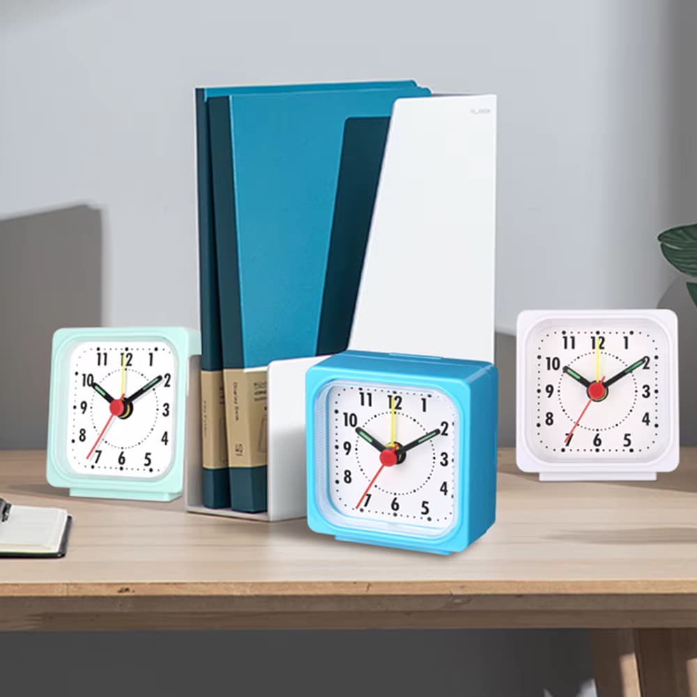 1 Stück Quadratischer Kleiner Wecker mit Acrylrahmen, Quarzwerk, Präzise Zeitmessung, Nachttisch- und Schreibtischuhr für Schlafzimmer, Weckuhr für Studenten