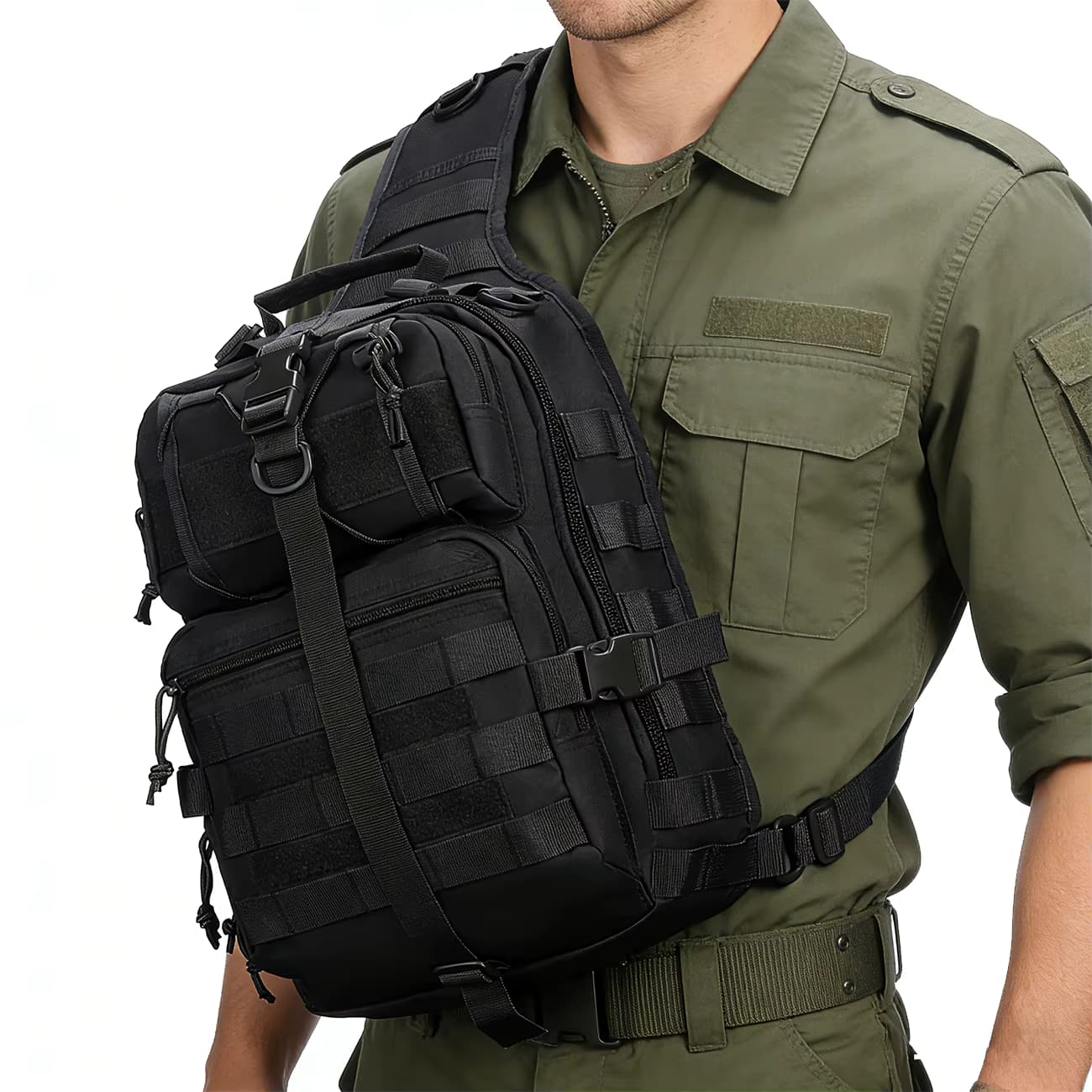 Große Schulter- und Brusttasche mit mehreren Reißverschlussfächern und MOLLE-Erweiterungssystem.