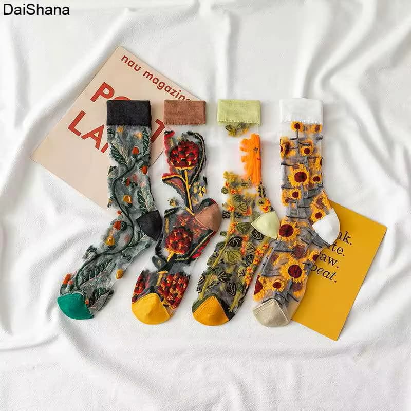 2026 Neues Produkt Hochwertige Damensocken Harajuku Kristall-Seidensocken Lustige Sonnenblumen Ranken Blumen Fröhliche Niedliche Socken