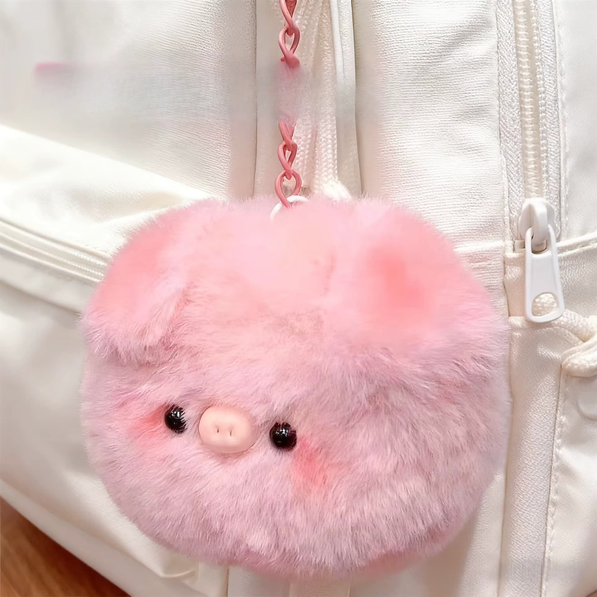 Entzückender Quietsch-Schweinchen-Cartoon-Plüsch-Schlüsselanhänger für Schlüsselbänder und Taschen-Dekorationen. Hübscher Cartoon-Plüsch-Schlüsselanhänger als Taschen-Accessoire.