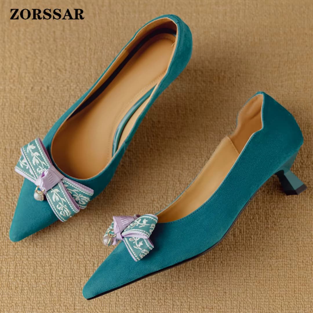 Damen-Pumps aus natürlichem Wildleder mit spitzer Zehenpartie, süße Schleife, 4,5 cm dünner hoher Absatz, elegante, schlanke Alltags-Kleiderschuhe für Damen