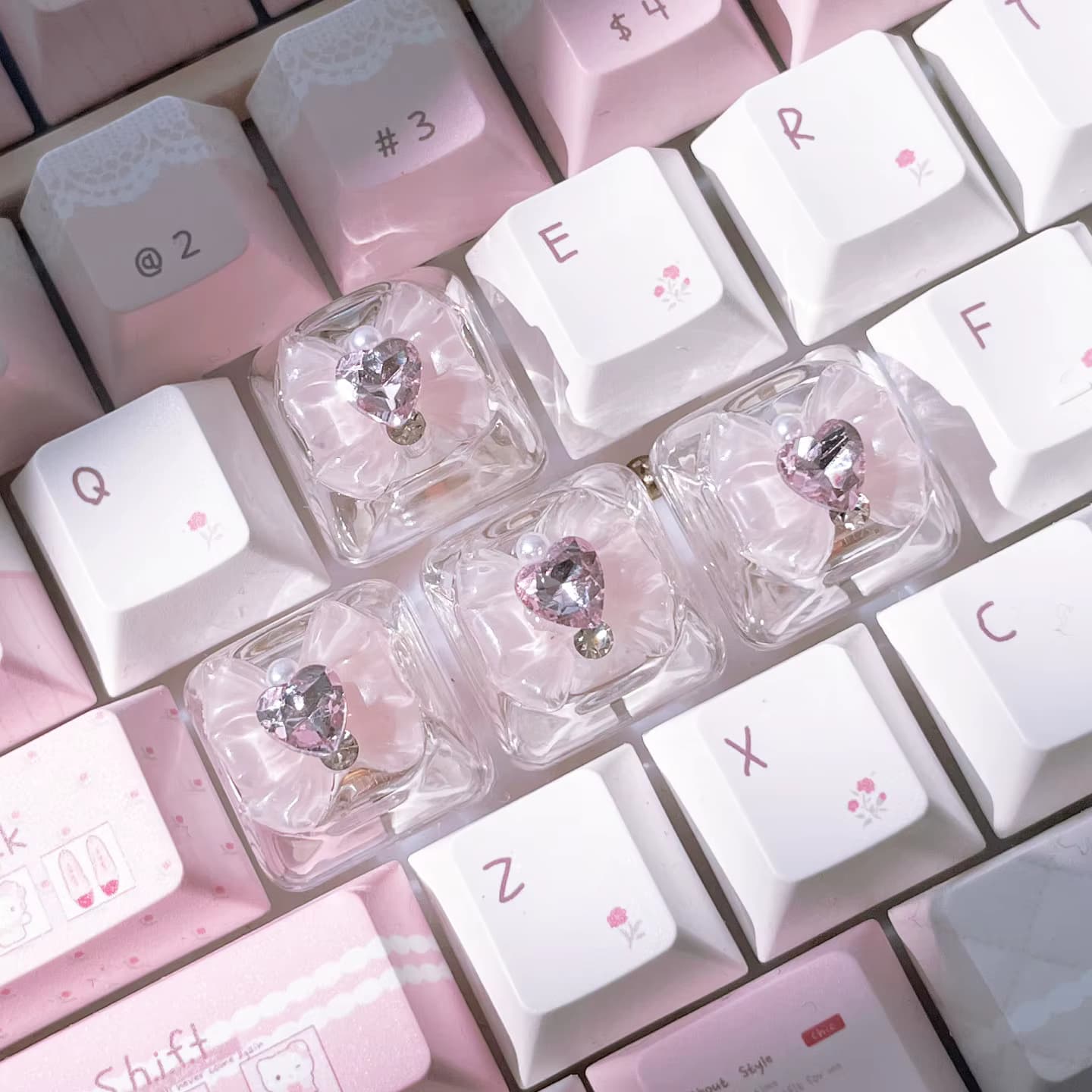 4 Stück Schmetterlings-Tastenkappen, niedliche mechanische Tastatur, durchscheinende, bogenförmige Tastenkappen, personalisierte, hintergrundbeleuchtete DIY-dekorative Tastenkappen