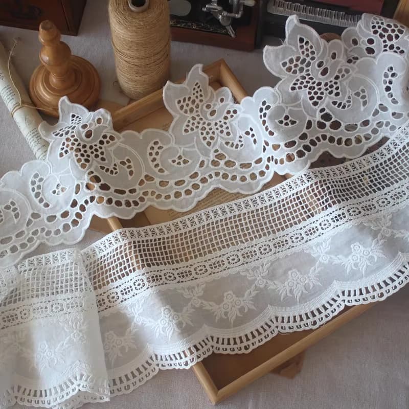 Weißes Baumwoll-Spitzen band für Heimwerker, Handgemachtes Bastel gewebe, hohles, mit Blumen besticktes Spitzen band, Heim textilien dekoration, 1 Hof