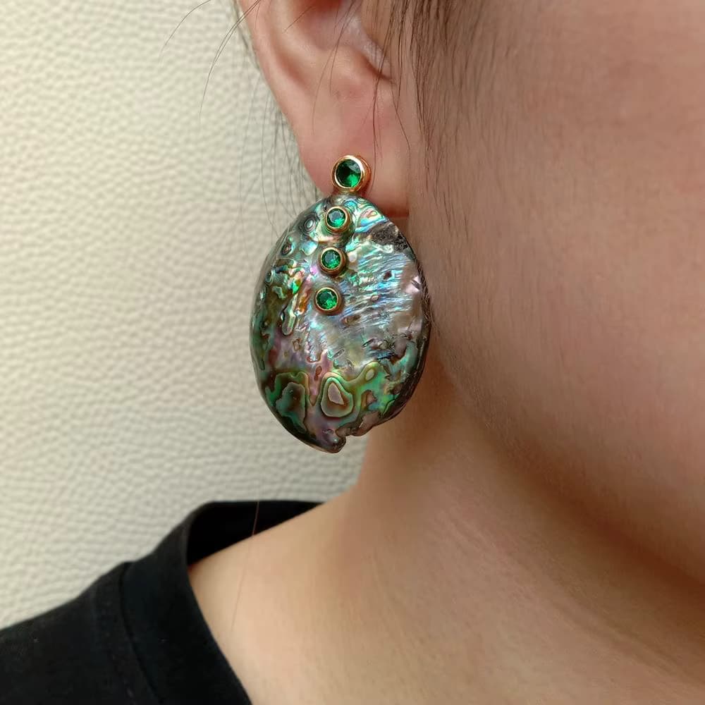 YYGEM Natürliche Regenbogen-Abalone-Muschel Grüne CZ Pavé Ohrstecker