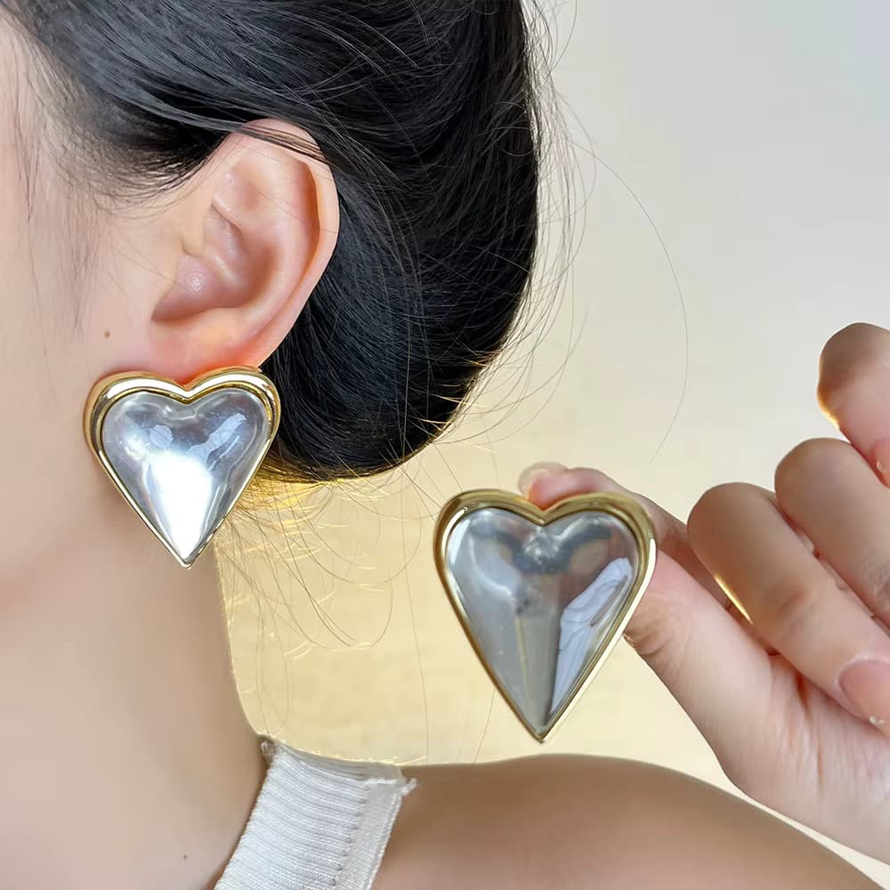 Herzförmige Sommerohrringe im koreanischen Stil sind exquisite und elegante Schmuckaccessoires für Frauen