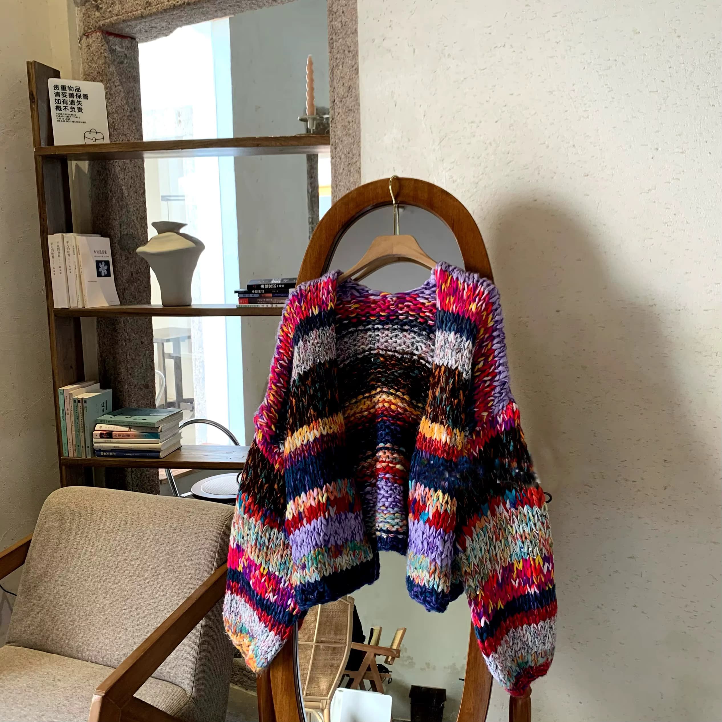 Mehrfarbige handgemachte grob gestrickte Strickjacke, buntes übergroßes Pullover-Outfit, Boho-Chic, Cottagecore-Strickwaren, Dressing-Mode