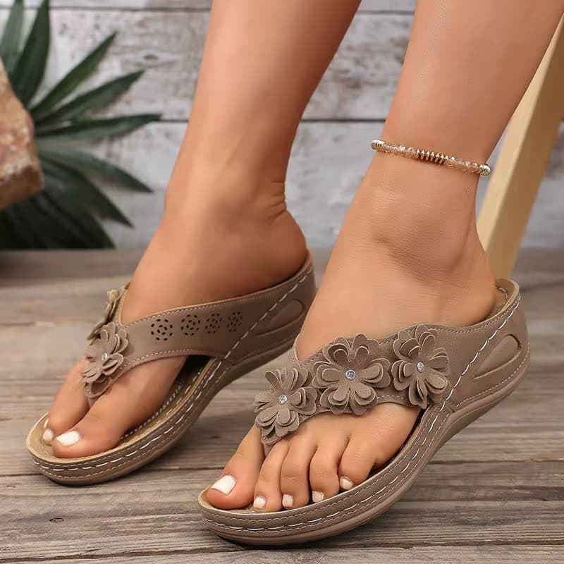 Damenschuhe in Übergröße mit Blumenmuster und Offener Spitze, Modische Schuhe