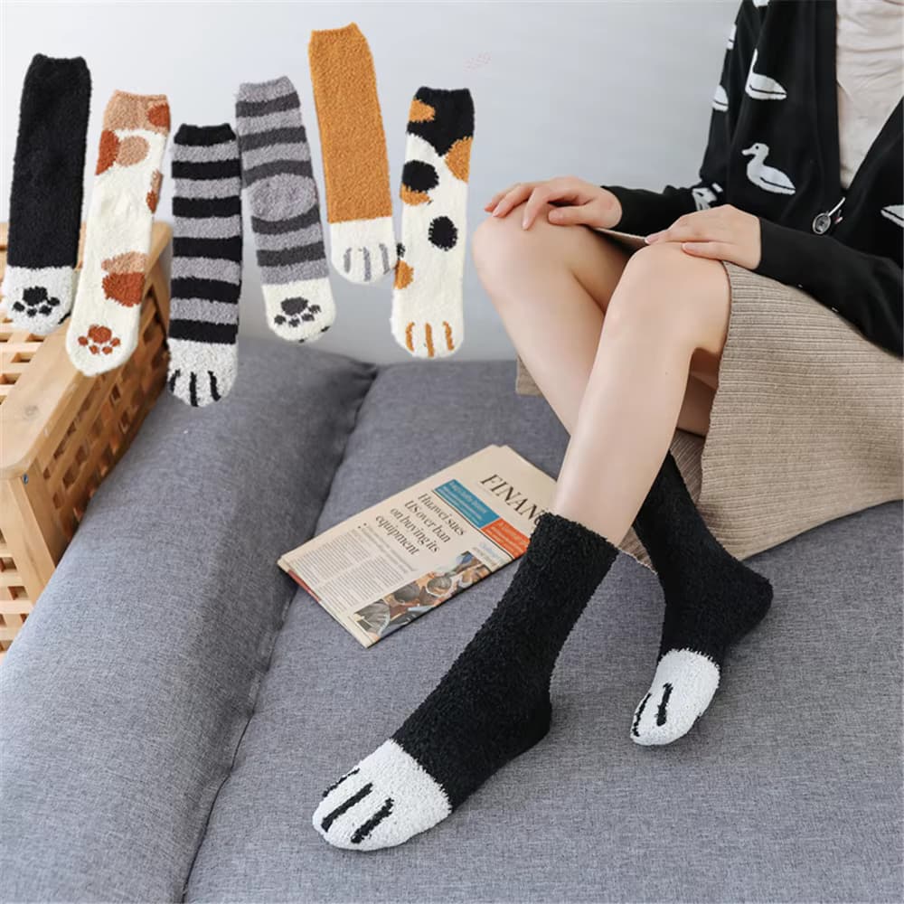 Neue Damen-Plüsch-Hausschuhe Flauschige Korallenfleece-Socken mit Katzenpfoten-Muster Verdickte Warme Wintersocken